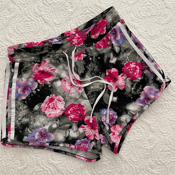 No Boundaries Pants - NO BOUNDARIES Floral Print Loungewear Shorts Size Small (3-5)